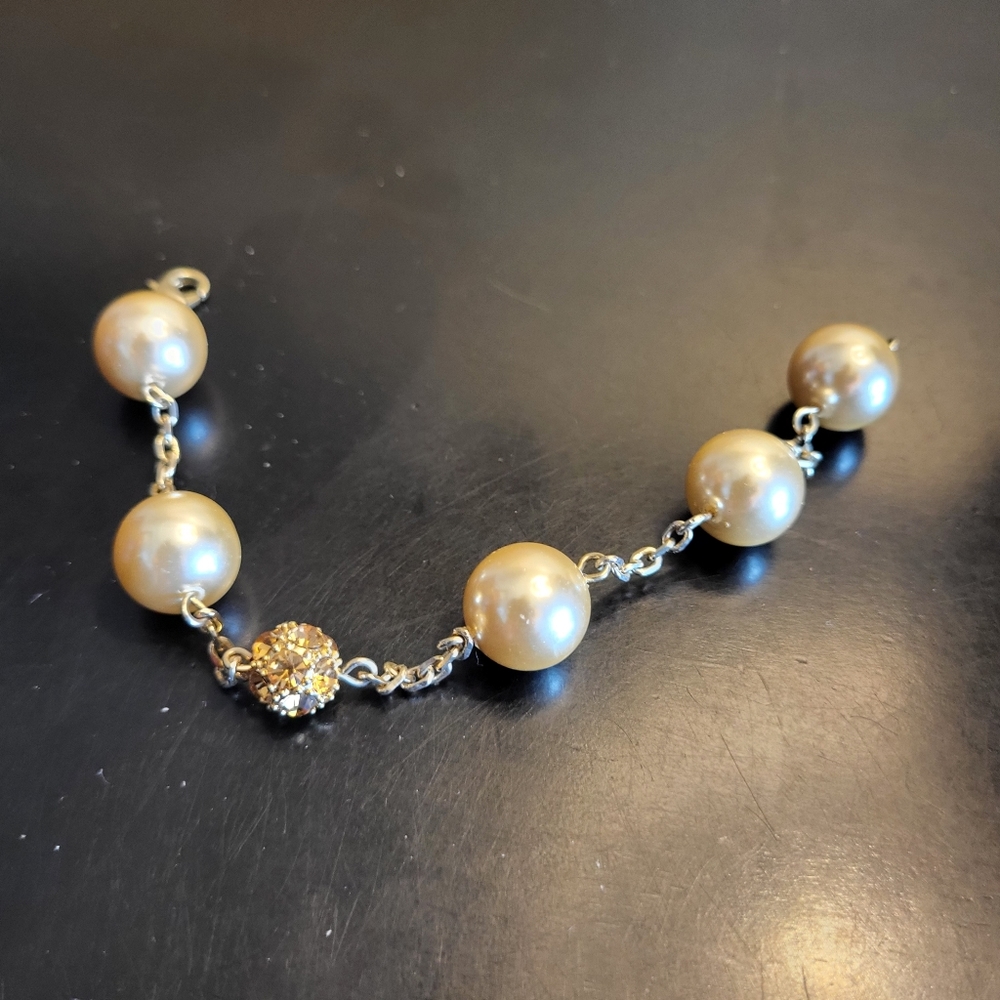 Gold pearl and rhinestone bracelet